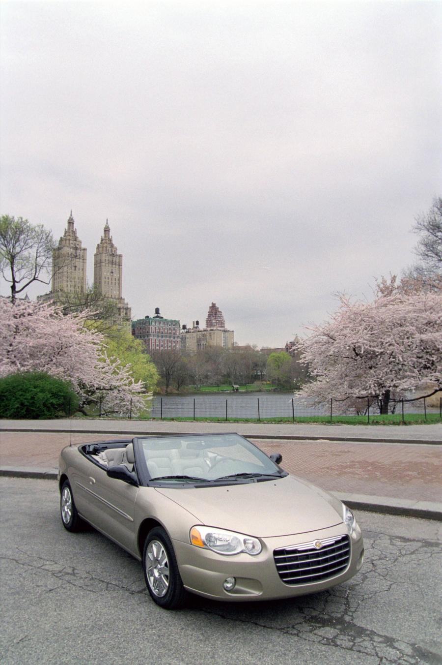  Chrysler Sebring Convertible 2004 года  (фото 2 из 19)